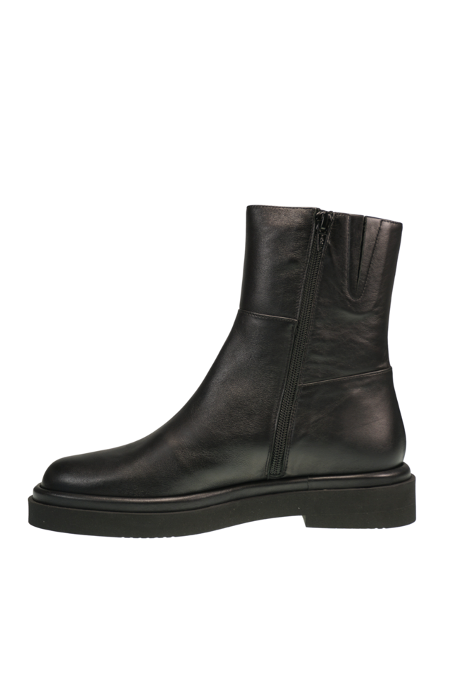 Carla Nappa black